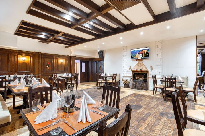 Dining 76 of 124