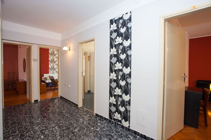 Ballroom/Hall 106 of 127