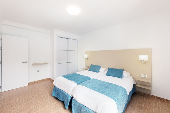 Room 3 of 40