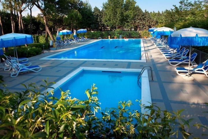 Pool Hotel