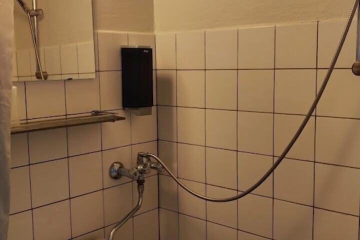 Room 15 of 27