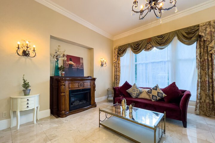 Lounge 78 of 95