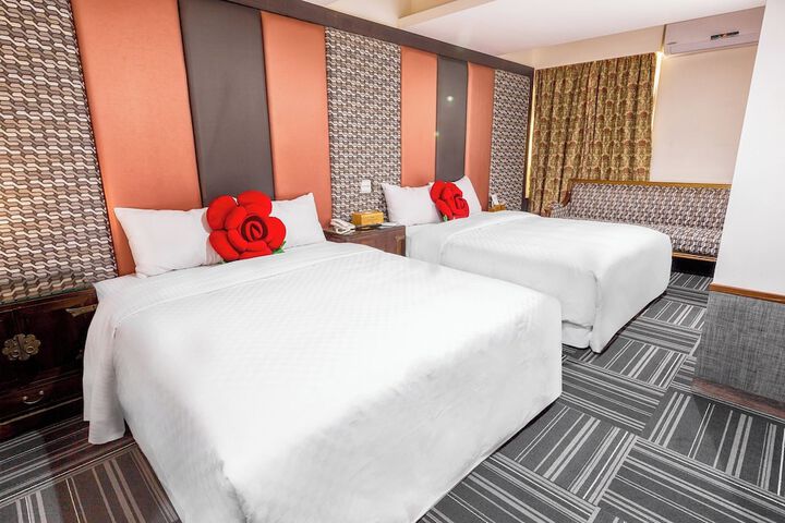 Room 35 of 74