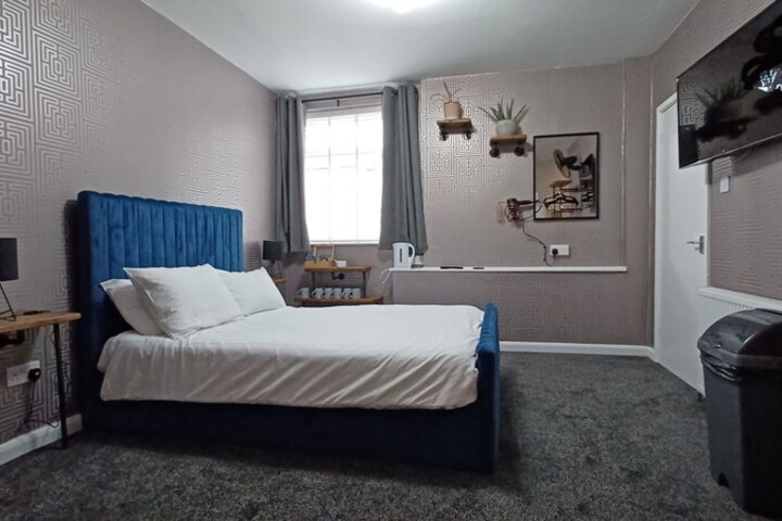 Room 4 of 114