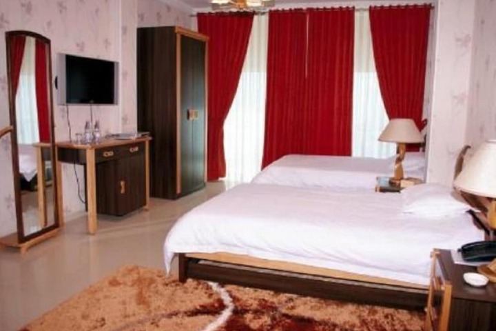 Room 13 of 31