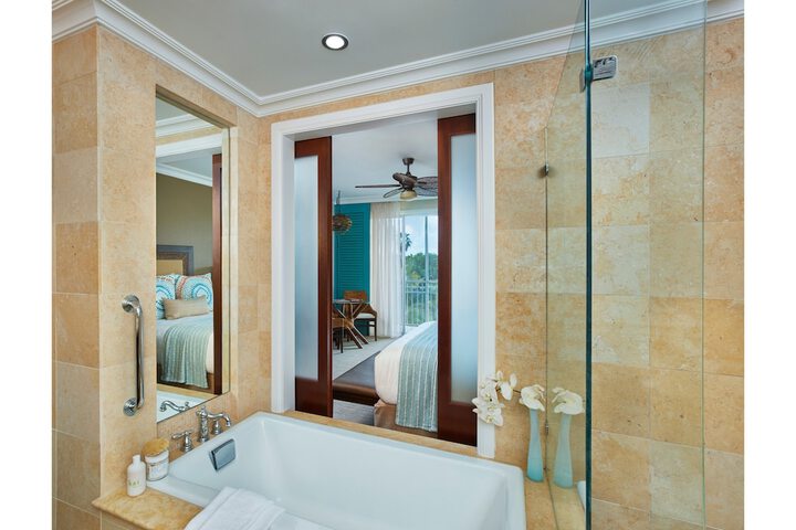 Deep soaking bathtub