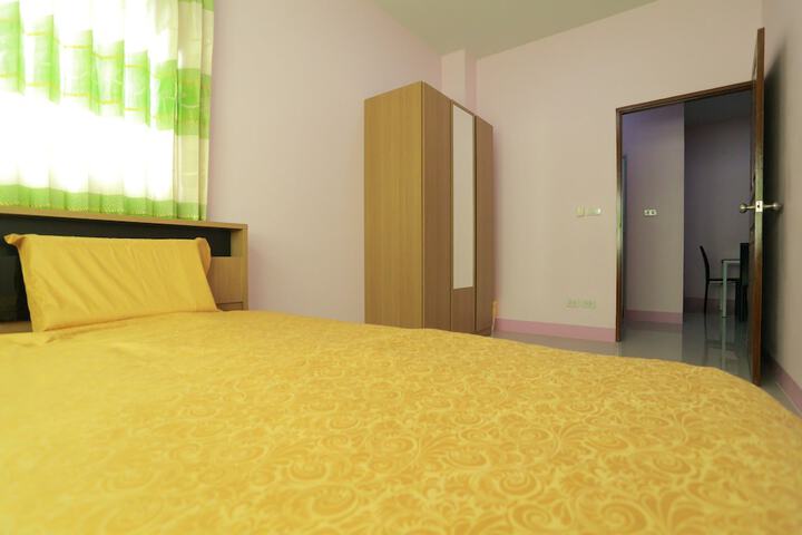 Room 9 of 18