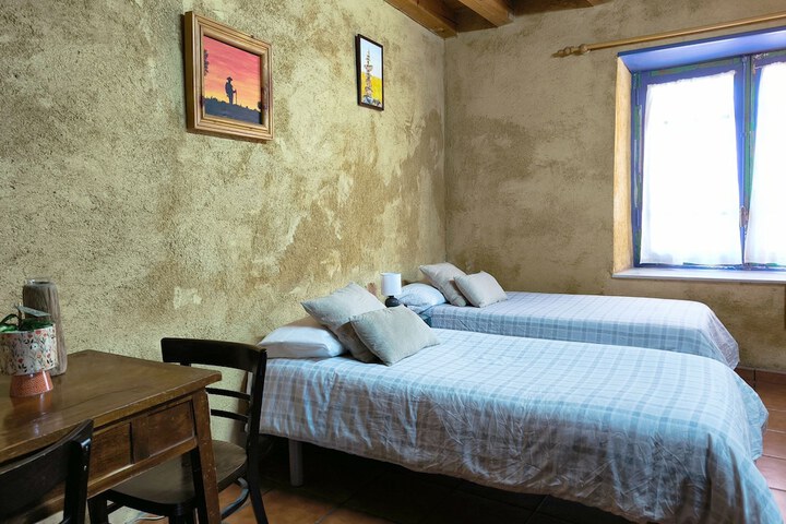 Room 6 of 11