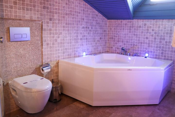 Hot Tub 50 of 73