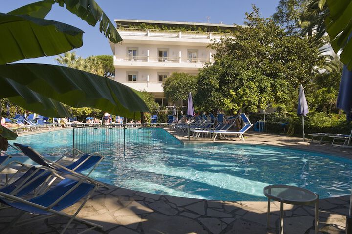 Pool 70 of 101