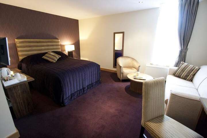 Room 11 of 32