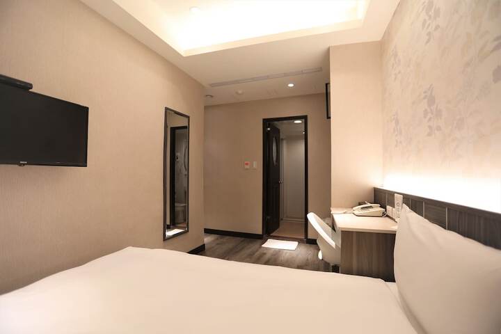 Room 26 of 79