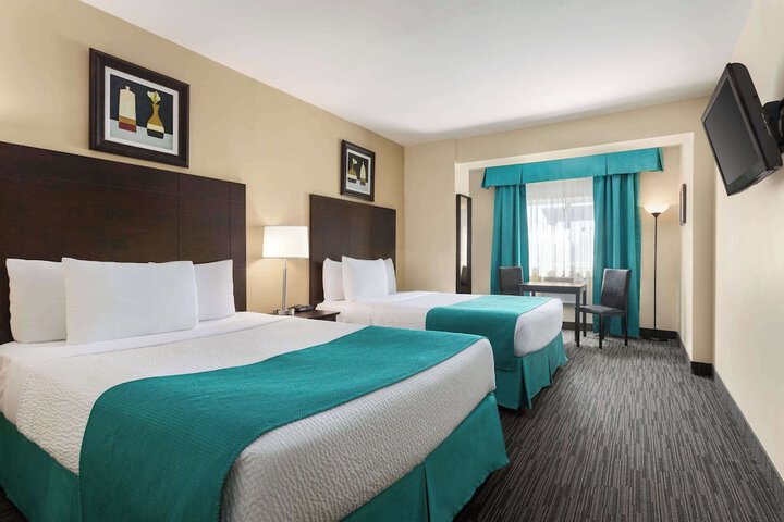 2 Queen Beds (8 of 8)
