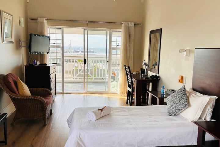 Room 28 of 86