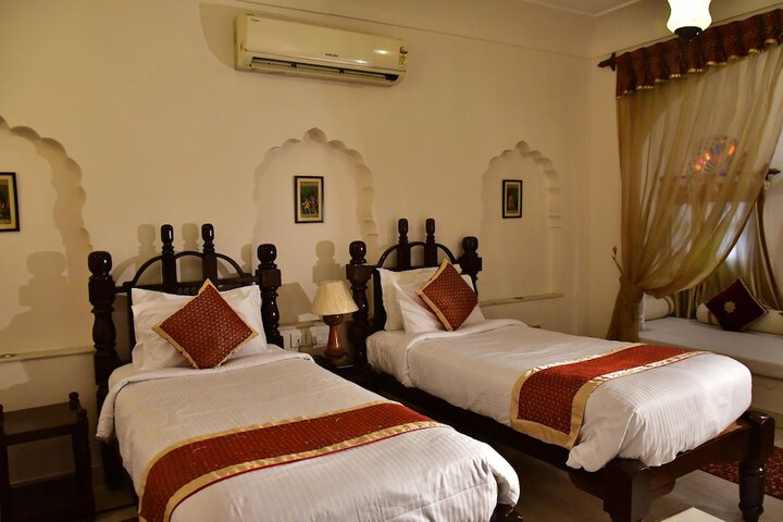 Room 7 of 33