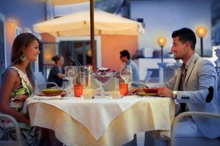 Dining 22 of 25