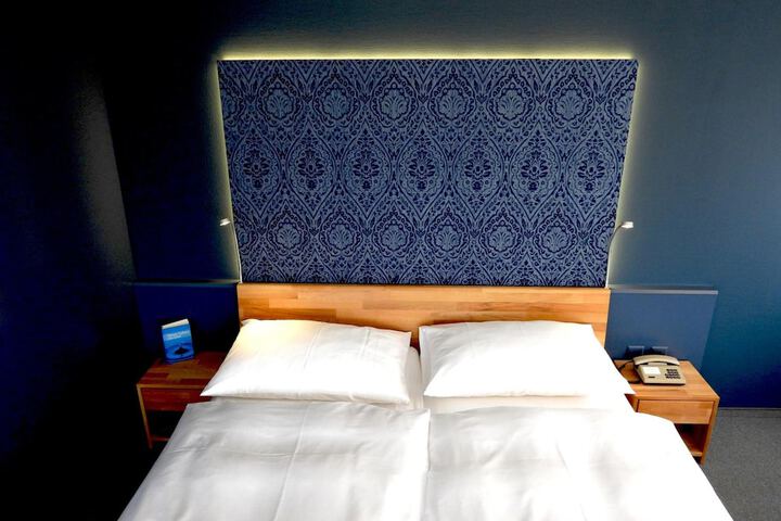Room 13 of 40