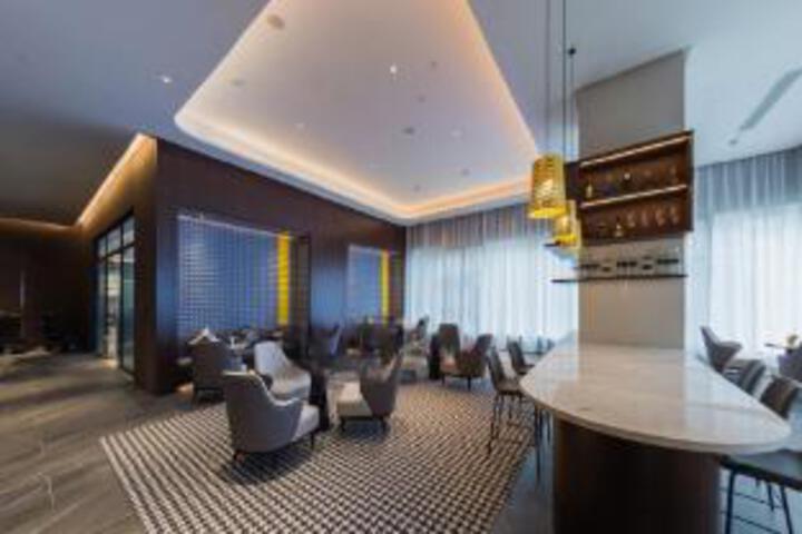 Business Center 9 of 23