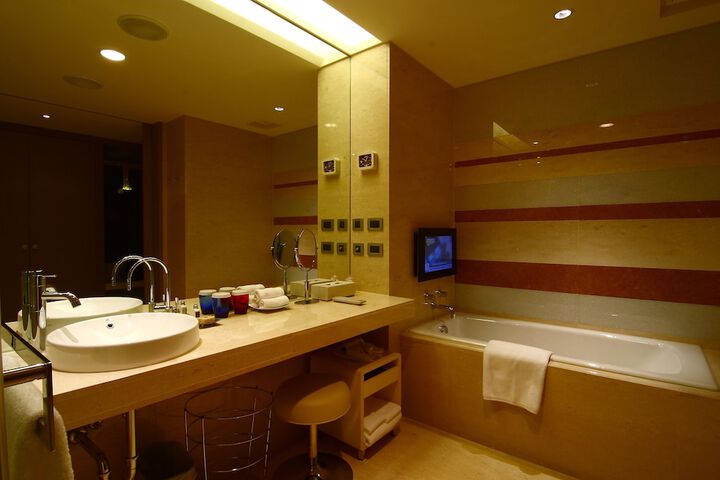Room 26 of 54