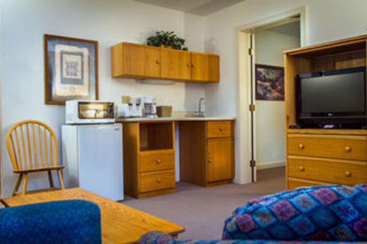 Lounge 19 of 23