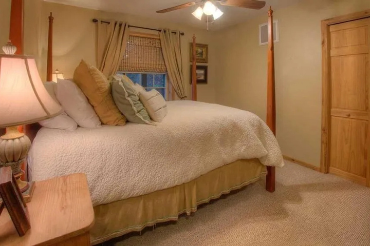 Room 7 of 27