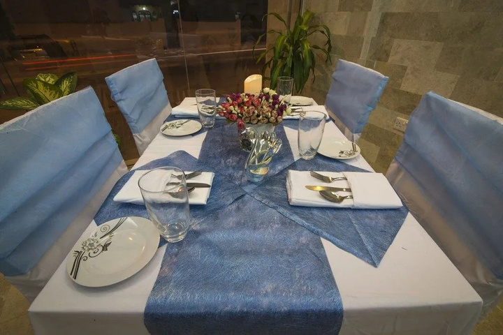 Dining 17 of 24
