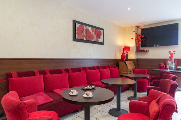 Lobby lounge