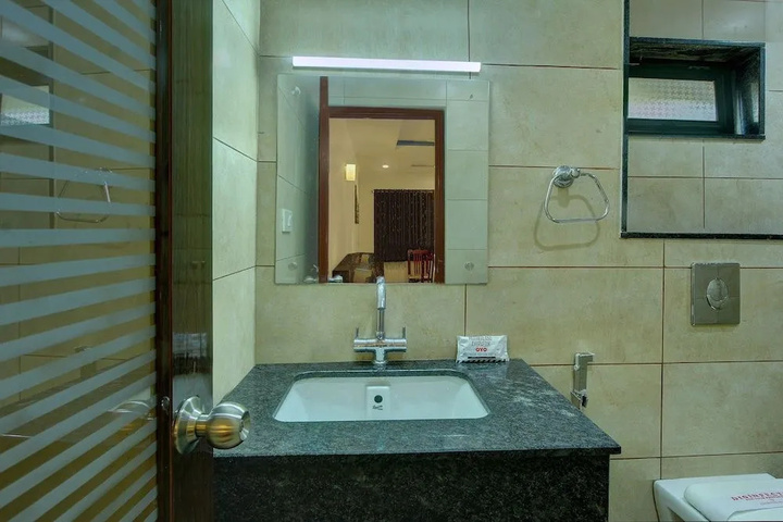 Room 8 of 12