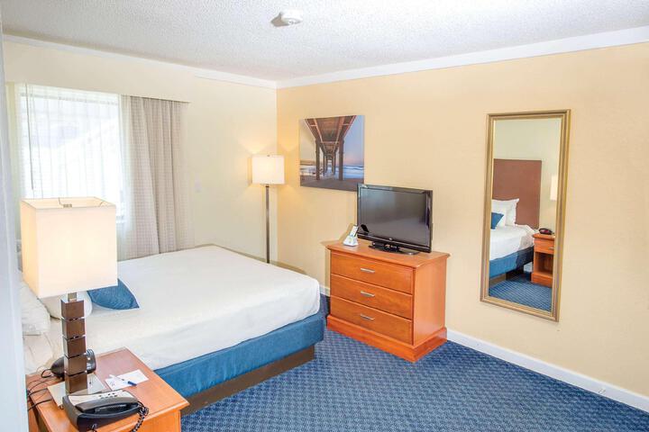 2 Queen Beds Mobility Accessible (5 of 37)