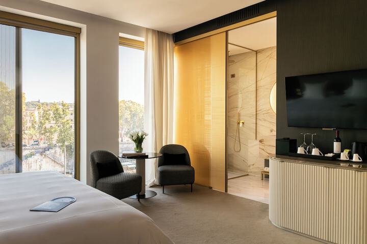 Room 25 of 49