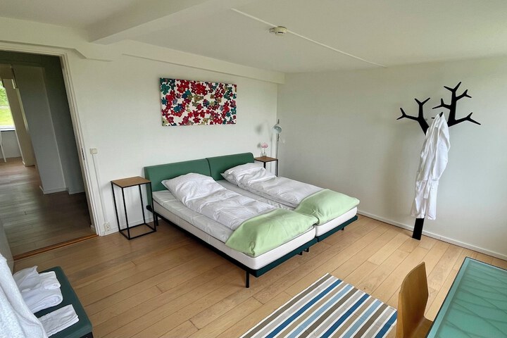 Room 6 of 37