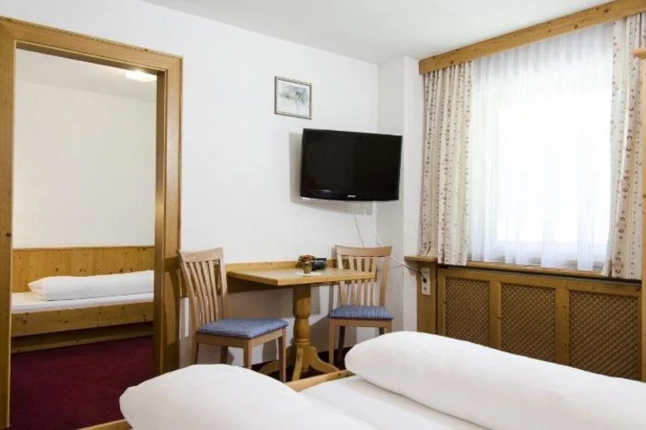 Room 3 of 16
