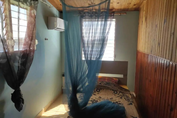 Room 4 of 10