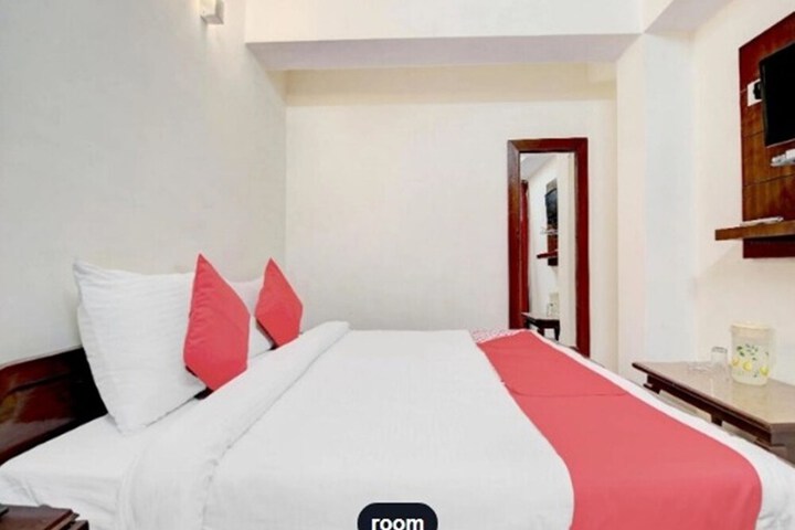 Room 17 of 37