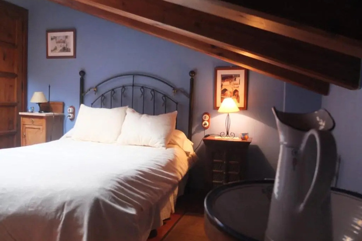 Room 4 of 12
