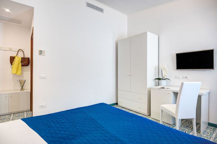 Room 13 of 47
