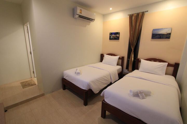 Room 6 of 53