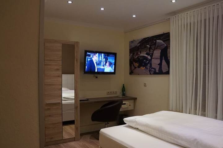 Room 6 of 79