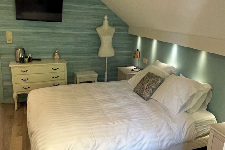 Room 2 of 39