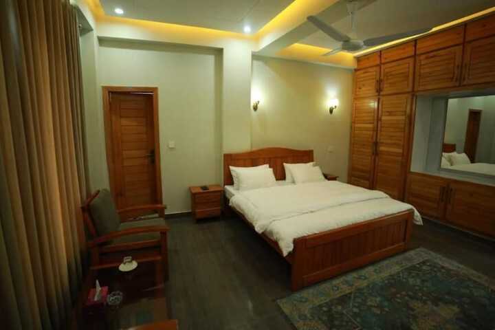 Room 4 of 35