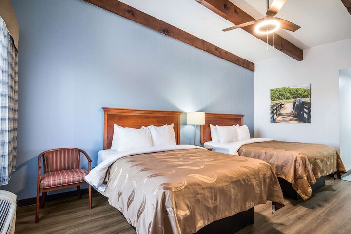 2 Queen Beds (8 of 18)