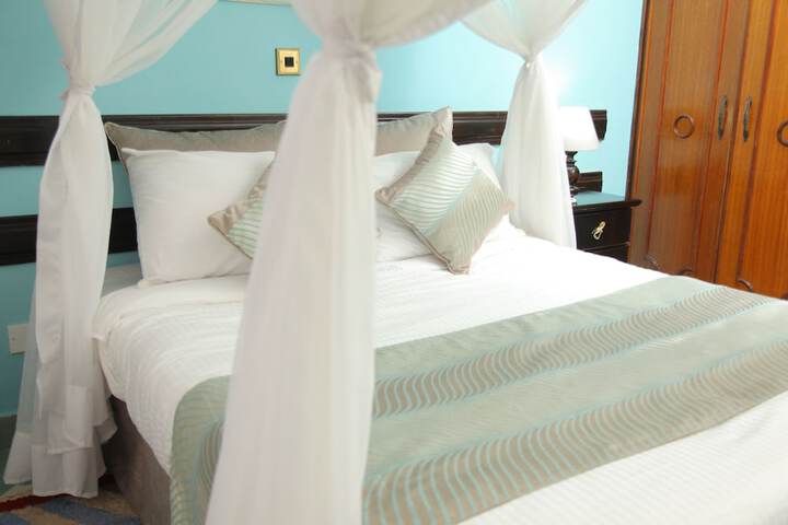 Room 3 of 124