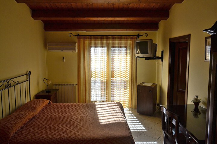 Room 2 of 23