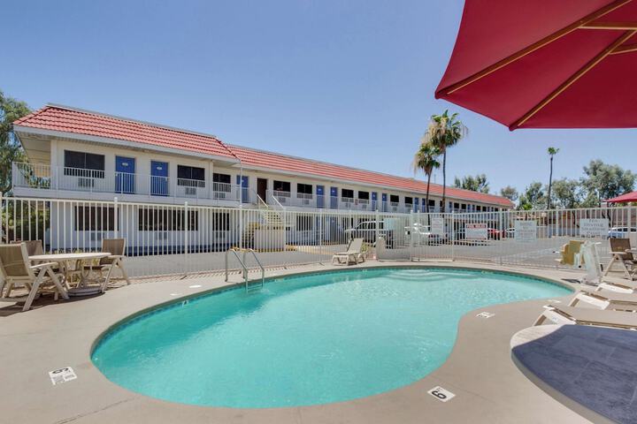Pool Hotel