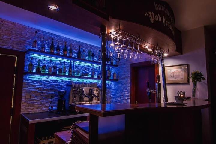 Lounge 52 of 62