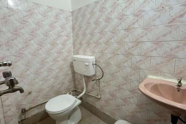 Room 6 of 8
