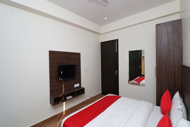 Room 7 of 11