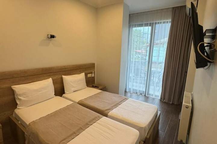 Room 8 of 31