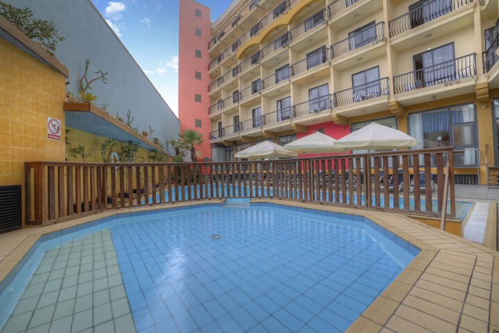Pool Hotel