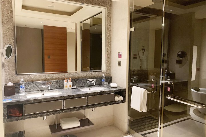 Room 26 of 75